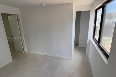 Propiedad comercial en venta en Miami, Florida, 371.42 m2 № 2054869 - foto 8