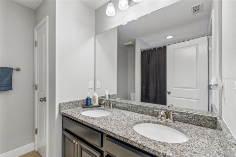 Townhouse in LAKESHORE in Lutz, Florida 3 bedrooms, 214.33 sq.m. № 2400287 - photo 24