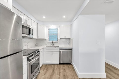 Кондоминиум с 2 спальнями в Дейви, Флорида № 2003866