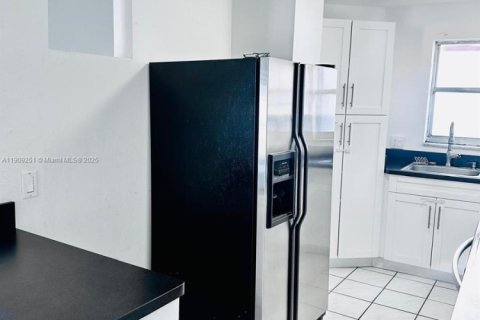 Снять в аренду кондоминиум в Хайалиа, Флорида 3 спальни, 120.77м2, № 2018958 - фото 4