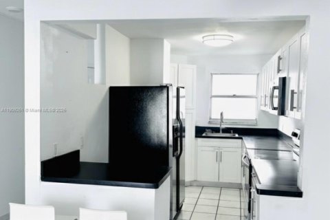 Снять в аренду кондоминиум в Хайалиа, Флорида 3 спальни, 120.77м2, № 2018958 - фото 3