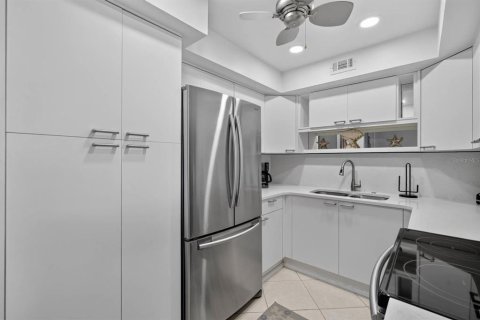 Condo in Ormond Beach, Florida, 2 bedrooms  № 2217317 - photo 13