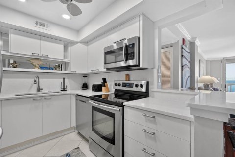 Condo in Ormond Beach, Florida, 2 bedrooms  № 2217317 - photo 16
