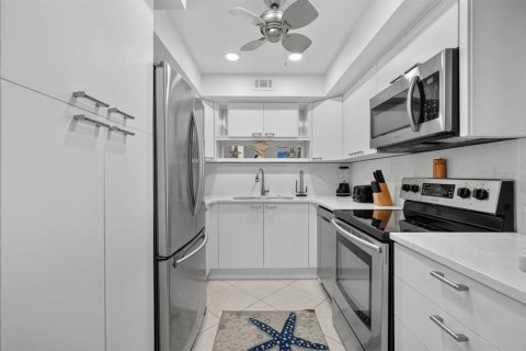 Condo in Ormond Beach, Florida, 2 bedrooms  № 2217317 - photo 12