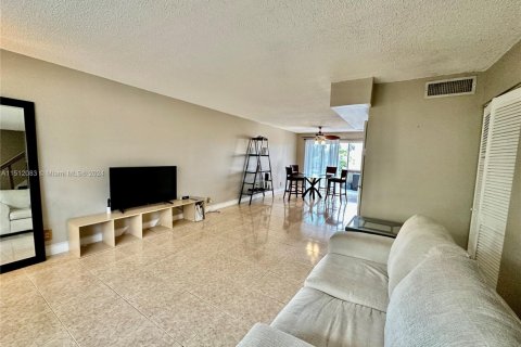 Copropriété à vendre à Deerfield Beach, Floride: 2 chambres, 100.33 m2 № 1933817 - photo 3