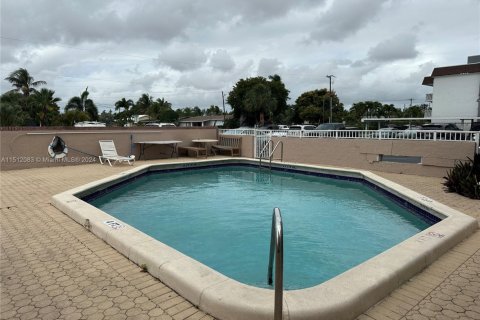 Copropriété à vendre à Deerfield Beach, Floride: 2 chambres, 100.33 m2 № 1933817 - photo 11