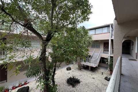 Copropriété à vendre à Deerfield Beach, Floride: 2 chambres, 100.33 m2 № 1933817 - photo 5