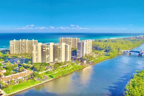 Купить кондоминиум в Бока-Ратон, Флорида 7 комнат, 157.66м2, № 2181707 - фото 3
