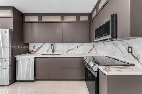 Купить виллу или дом в Пайнкрест, Флорида 3 спальни, 202.9м2, № 2052180 - фото 12