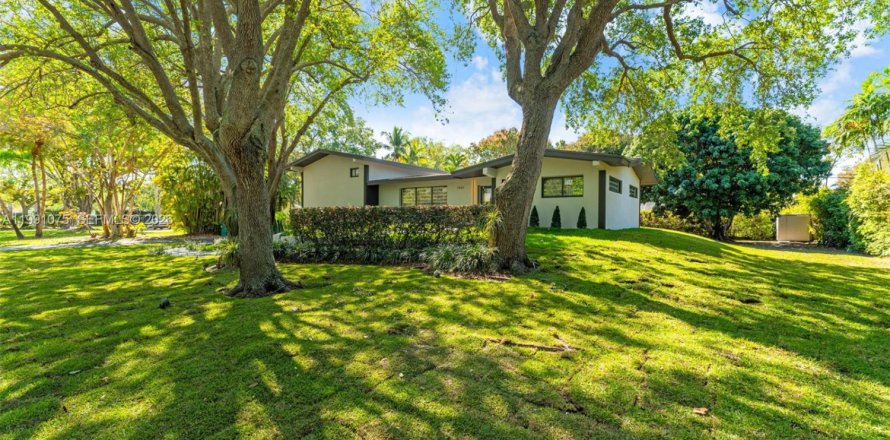 Дом в Пайнкрест, Флорида 3 спальни, 202.9м2 № 2052180