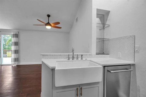 House in Palm Harbor, Florida 4 bedrooms, 165.74 sq.m. № 1913111 - photo 17