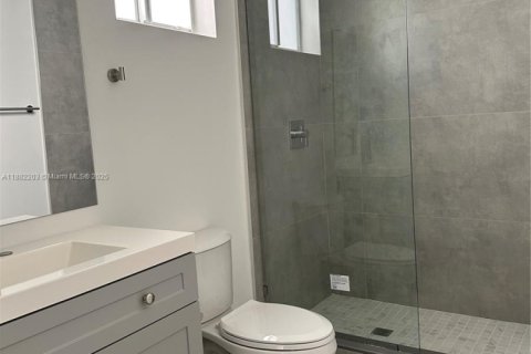 Villa ou maison à vendre à Miami, Floride: 4 chambres № 1929438 - photo 11