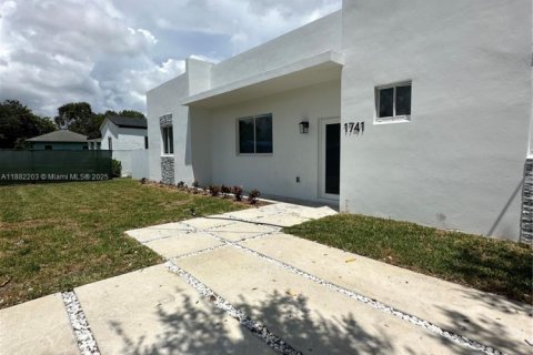 Villa ou maison à vendre à Miami, Floride: 4 chambres № 1929438 - photo 3
