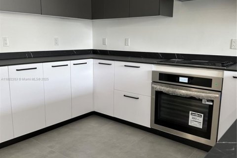 Villa ou maison à vendre à Miami, Floride: 4 chambres № 1929438 - photo 7