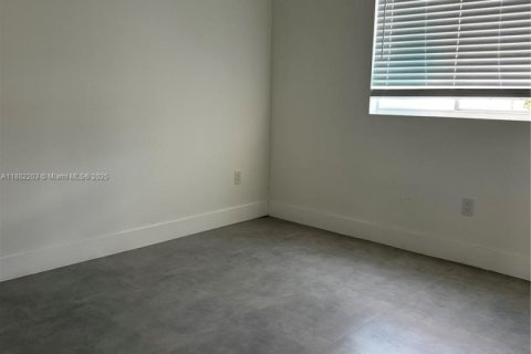 Villa ou maison à vendre à Miami, Floride: 4 chambres № 1929438 - photo 5