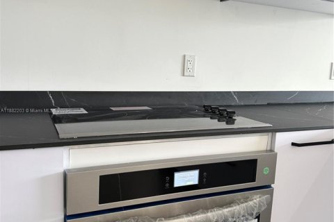 Villa ou maison à vendre à Miami, Floride: 4 chambres № 1929438 - photo 9