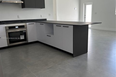 Villa ou maison à vendre à Miami, Floride: 4 chambres № 1929438 - photo 10