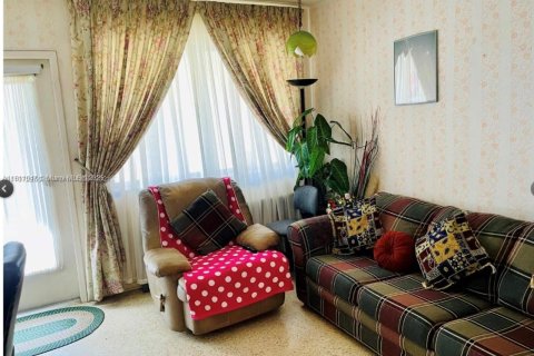 Commercial property in North Miami, Florida 265.42 sq.m. № 1867203 - photo 12