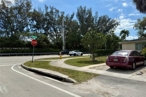 Commercial property in North Miami, Florida 265.42 sq.m. № 1867203 - photo 16