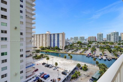 Condominio en alquiler en Sunny Isles Beach, Florida, 3 dormitorios, 145.86 m2 № 2054268 - foto 9