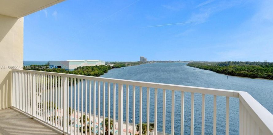 Condominio en Sunny Isles Beach, Florida, 3 dormitorios  № 2054268