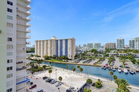 Condominio en alquiler en Sunny Isles Beach, Florida, 3 dormitorios, 145.86 m2 № 2054268 - foto 10