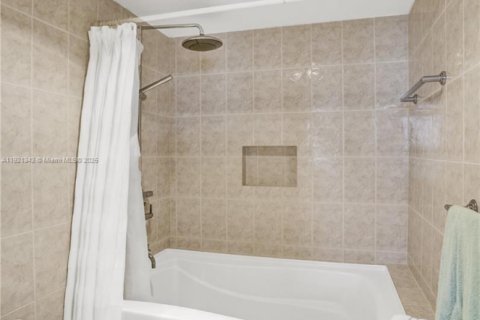 Copropriété à vendre à Pompano Beach, Floride: 2 chambres, 103.12 m2 № 2089169 - photo 12