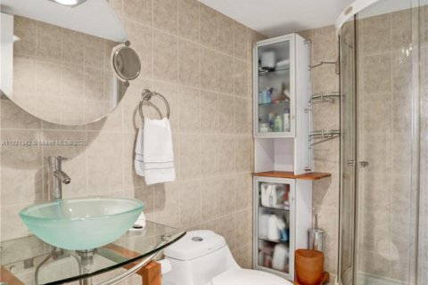 Copropriété à vendre à Pompano Beach, Floride: 2 chambres, 103.12 m2 № 2089169 - photo 19