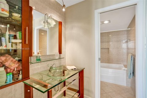 Copropriété à vendre à Pompano Beach, Floride: 2 chambres, 103.12 m2 № 2089169 - photo 11