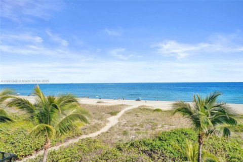 Copropriété à vendre à Pompano Beach, Floride: 2 chambres, 103.12 m2 № 2089169 - photo 15