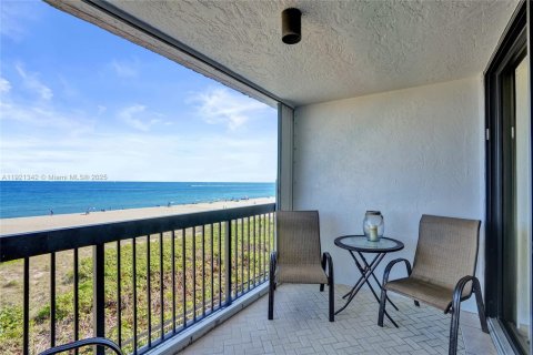 Copropriété à vendre à Pompano Beach, Floride: 2 chambres, 103.12 m2 № 2089169 - photo 3