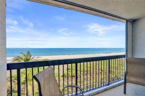 Copropriété à vendre à Pompano Beach, Floride: 2 chambres, 103.12 m2 № 2089169 - photo 2