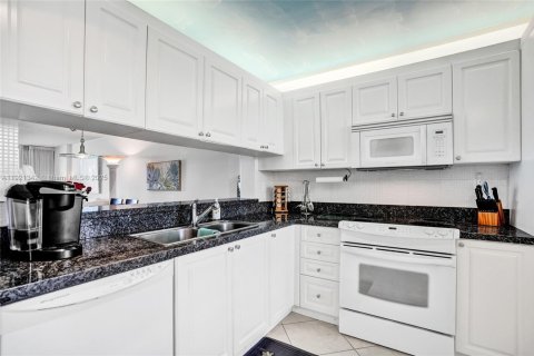 Copropriété à vendre à Pompano Beach, Floride: 2 chambres, 103.12 m2 № 2089169 - photo 21