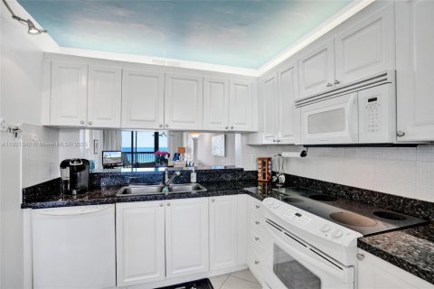Copropriété à vendre à Pompano Beach, Floride: 2 chambres, 103.12 m2 № 2089169 - photo 6
