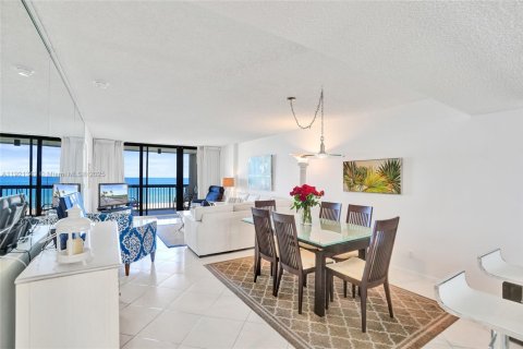 Copropriété à vendre à Pompano Beach, Floride: 2 chambres, 103.12 m2 № 2089169 - photo 7
