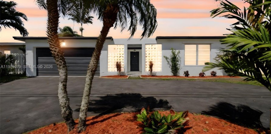 Дом в Санрайз, Флорида 3 спальни, 146.79м2 № 2043548