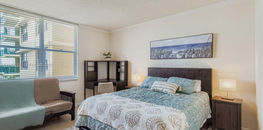 Estudio en el Condominio en Hollywood, Florida  № 1999804