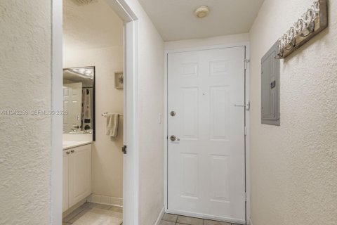 Condominio en alquiler en Hollywood, Florida, 45.15 m2 № 1999804 - foto 3