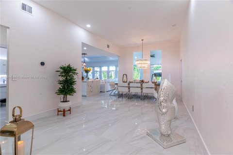 Villa ou maison à vendre à Miami, Floride: 3 chambres, 180.32 m2 № 1892680 - photo 4