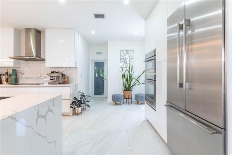 Villa ou maison à vendre à Miami, Floride: 3 chambres, 180.32 m2 № 1892680 - photo 22