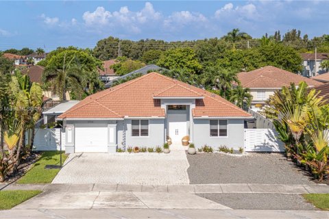Villa ou maison à vendre à Miami, Floride: 3 chambres, 180.32 m2 № 1892680 - photo 1