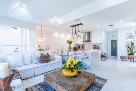 Villa ou maison à vendre à Miami, Floride: 3 chambres, 180.32 m2 № 1892680 - photo 11