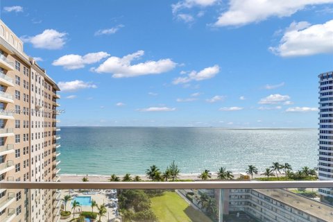 Condominio en venta en Hallandale Beach, Florida, 2 dormitorios, 210.05 m2 № 1986562 - foto 1