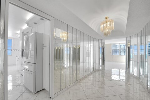 Condominio en venta en Hallandale Beach, Florida, 2 dormitorios, 210.05 m2 № 1986562 - foto 6