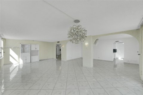 Condominio en venta en Hallandale Beach, Florida, 2 dormitorios, 210.05 m2 № 1986562 - foto 18