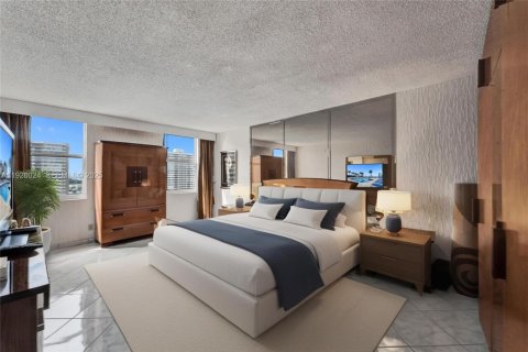 Condominio en venta en Hallandale Beach, Florida, 2 dormitorios, 210.05 m2 № 1986562 - foto 25