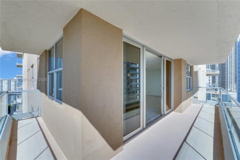 Condominio en venta en Hallandale Beach, Florida, 2 dormitorios, 210.05 m2 № 1986562 - foto 27