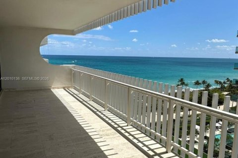Copropriété à vendre à Bal Harbour, Floride: 2 chambres, 191.38 m2 № 2090421 - photo 9