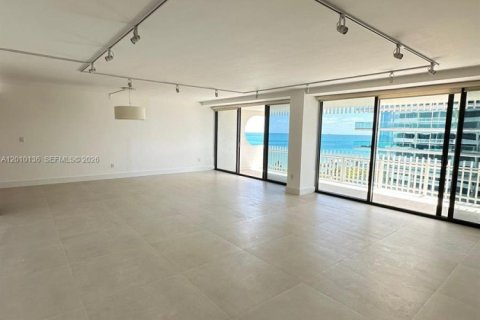 Copropriété à vendre à Bal Harbour, Floride: 2 chambres, 191.38 m2 № 2090421 - photo 2