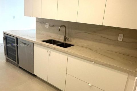 Copropriété à vendre à Bal Harbour, Floride: 2 chambres, 191.38 m2 № 2090421 - photo 4